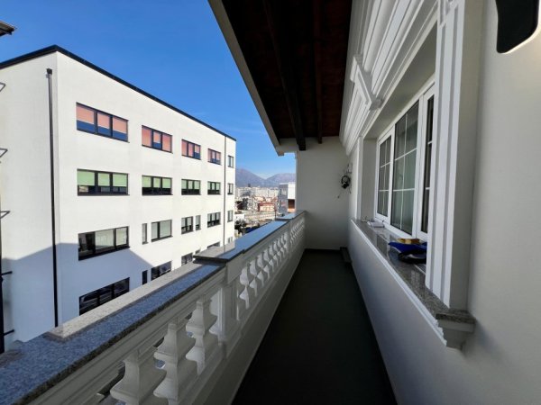 Tirane, jepet me qera apartament 2+1+Ballkon Kati 4, 100 m² 800 € (Selite Universiteti Marin Barleti)