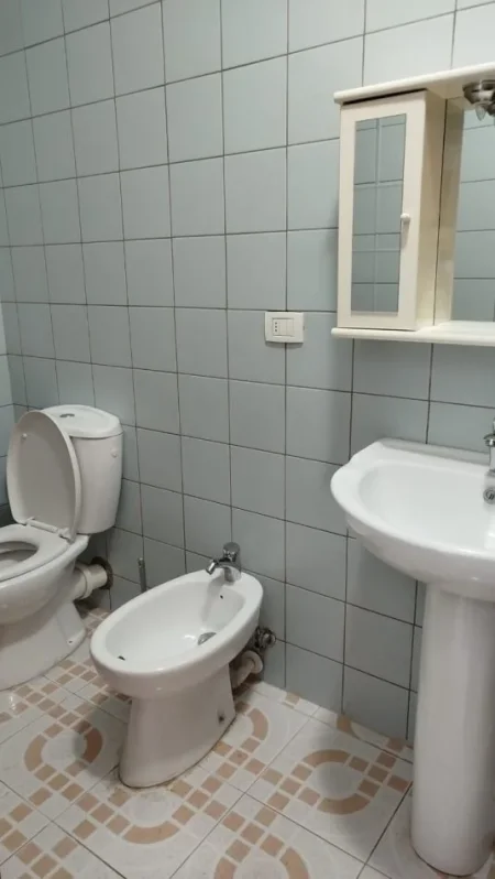 Tirane, jepet me qera apartament 2+1 Kati 6, 85 m² 550 € (Yzberisht)