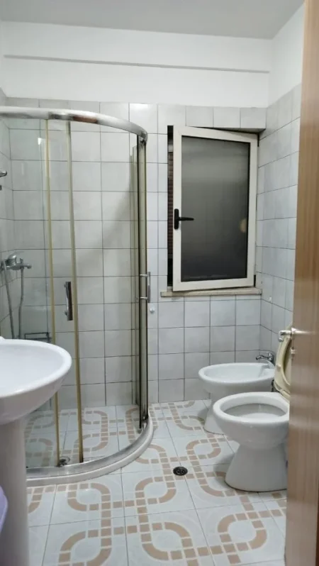 Tirane, jepet me qera apartament 2+1 Kati 6, 85 m² 550 € (Yzberisht)