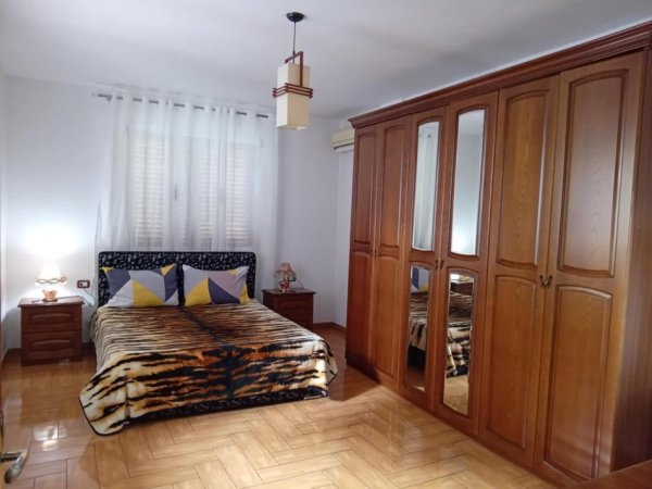 Tirane, jepet me qera apartament 3+1 Kati 5, 100 m² 550 € (Rruga e Elbasanit)