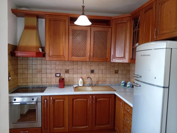 Tirane, jepet me qera apartament 3+1 Kati 5, 100 m² 550 € (Rruga e Elbasanit)
