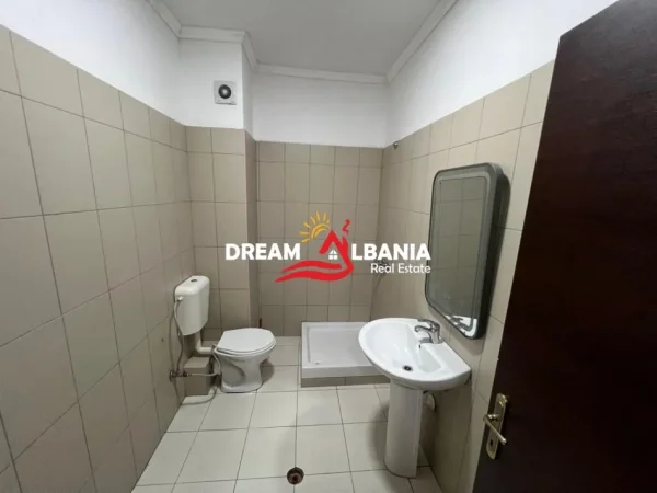 Tirane, shitet apartament 2+1 Kati 8, 104 m² 125.000 € (astir)