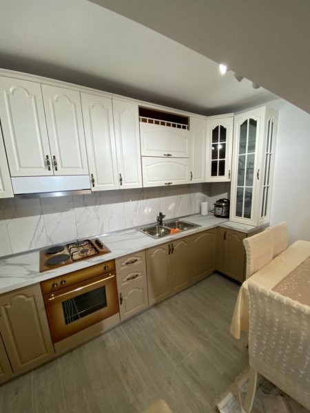 Tirane, jepet me qera apartament 2+1+Aneks Kati 1, 60 m² 600 € (zogu i zi , rruga e durresit)