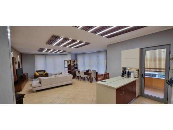 Tirane, jap me qera apartament 2+1+2+POST PARKIMI , 122 m² 1.350 € (Rruga e Kosovarëve)