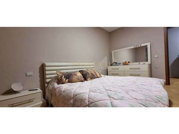 Tirane, jap me qera apartament 2+1+2+POST PARKIMI , 122 m² 1.350 € (Rruga e Kosovarëve)