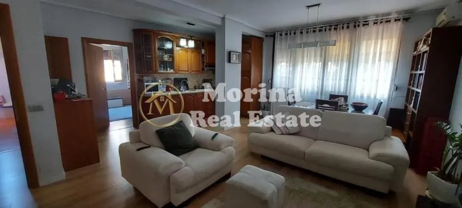 Tirane, jepet me qera apartament 2+1 Kati 3, 100 m² 650 € (Komuna e Parisit)
