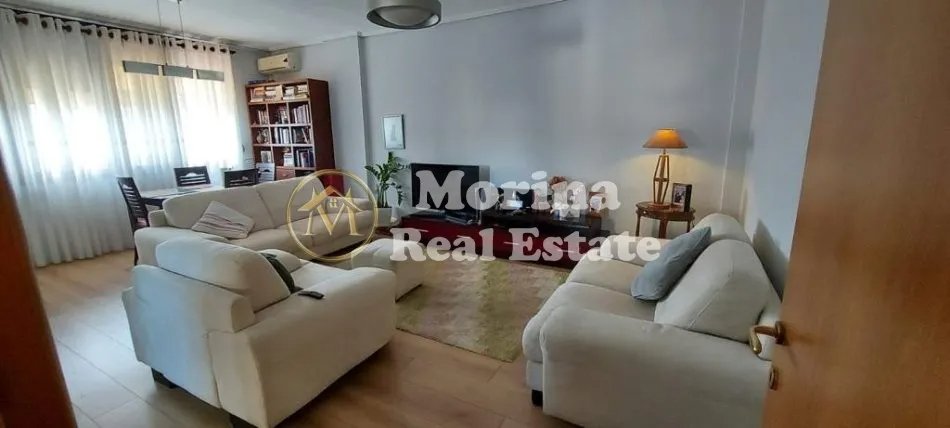 Tirane, jepet me qera apartament 2+1 Kati 3, 100 m² 650 € (Komuna e Parisit)