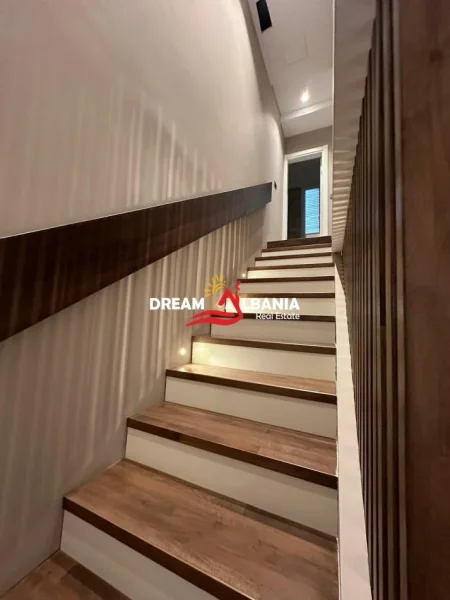 Durres, shitet Vile 2+1 Kati 1, 231 m² 550.000 € (lura)