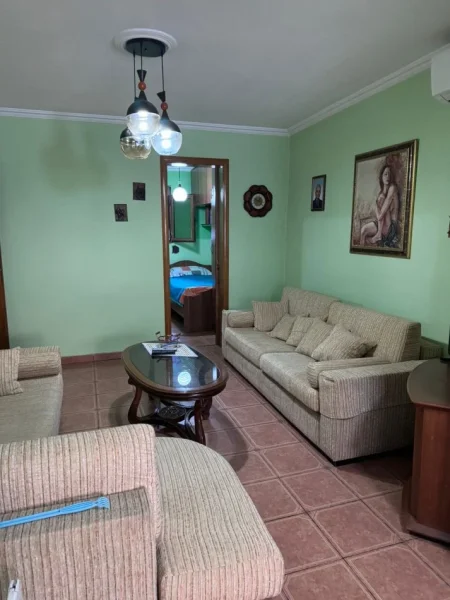 Tirane, jepet me qera apartament 2+1+Ballkon Kati 1, 80 m² 500 € (prapa Diplomat 2 prane Pallatit me Shigjeta)