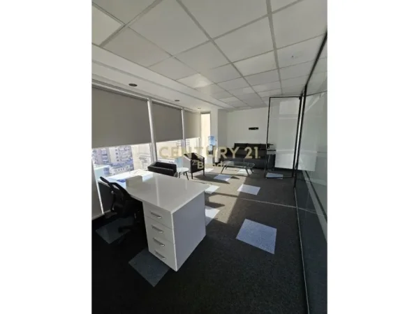 Tirane, jepet me qera zyre Kati 7, 224 m² 3.150 € (Ish Blloku)