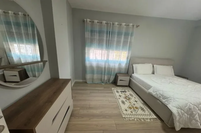 Tirane, jepet me qera apartament 2+1+Aneks Kati 4, 100 m² 500 € (fresk)