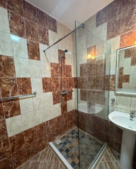 Tirane, jepet me qera apartament 2+1+Aneks Kati 4, 100 m² 500 € (fresk)