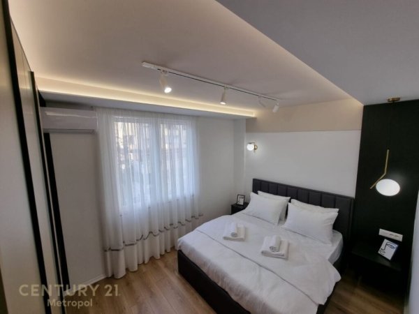 Tirane, jepet me qera apartament duplex Dublex Kati 4, 105 m² 1.800 € 