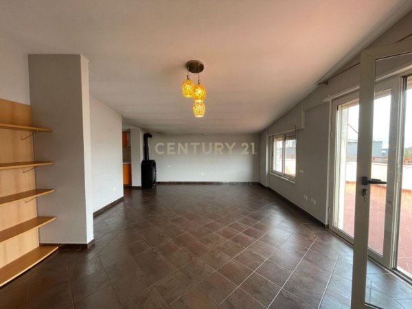 Tirane, jap me qera apartament 4+1+3 , 210 m² 1.200 € (Liqeni i Thatë)