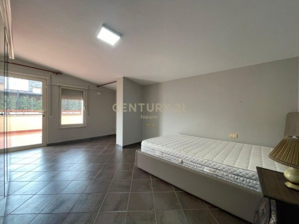 Tirane, jap me qera apartament 4+1+3 , 210 m² 1.200 € (Liqeni i Thatë)