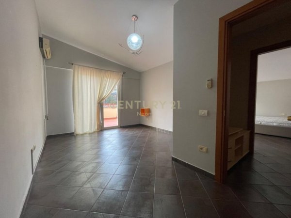 Tirane, jap me qera apartament 4+1+3 , 210 m² 1.200 € (Liqeni i Thatë)