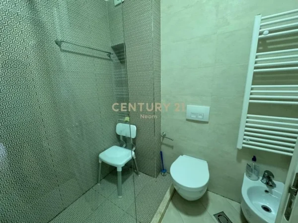 Tirane, jap me qera apartament 2+1 , 110 m² 850 € (Liqeni i Thatë)