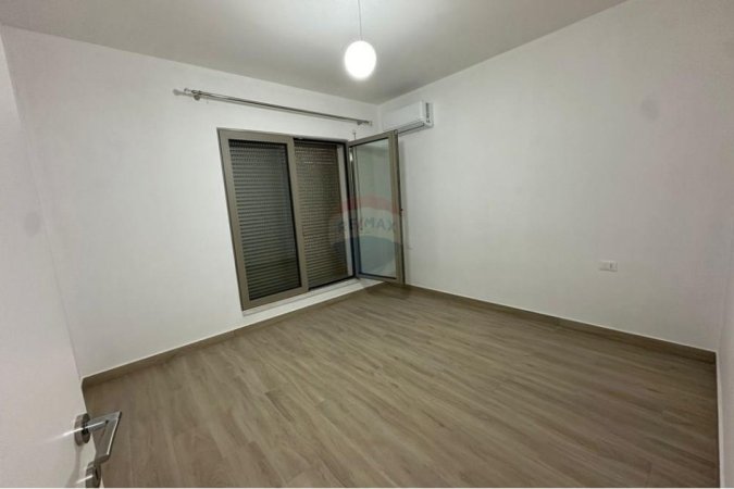 Tirane, jepet me qera apartament 2+1+Aneks+Ballkon Kati 4, 115 m² 900 € (Kompleksi Delijorgji)
