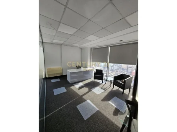 Tirane, jap me qera zyre , 224 m² 3.150 € (Ish Blloku)