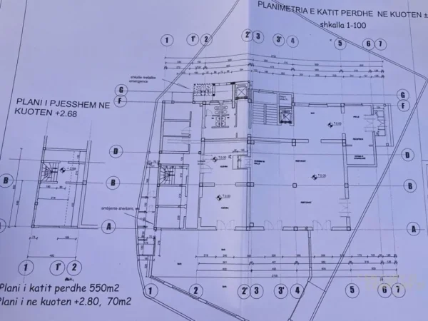 Tirane, jap me qera Godine Multifunksionale, 2.254 m² 16.000 € (Ish Stacioni i fundit i Tiranes se Re)
