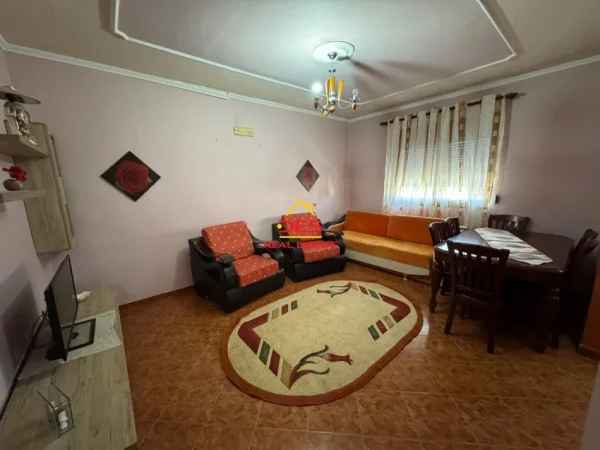 Vlore, jepet me qera apartament 1+1+Ballkon Kati 3, 85 m² 300 € (Rruga Osman Haxhiu)