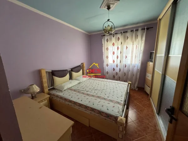 Vlore, jepet me qera apartament 1+1+Ballkon Kati 3, 85 m² 300 € (Rruga Osman Haxhiu)
