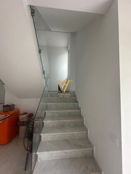 Qerret, jepet me qera Vile 3 Katshe Kati 1, 270 m² 3.200 € (QERRET)