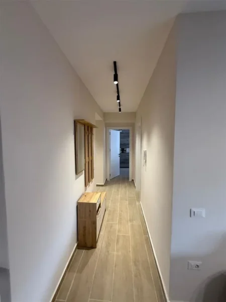 Tirane, jepet me qera apartament 2+1+Ballkon Kati 3, 98 m² 650 € (Kodra e Diellit 2)