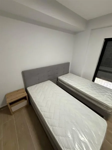Tirane, jepet me qera apartament 2+1+Ballkon Kati 3, 98 m² 650 € (Kodra e Diellit 2)