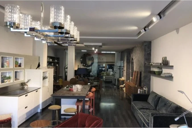 Tirane, shitet ambjent biznesi Kati 0, 656 m² (Bulevardi Bajram Curri)