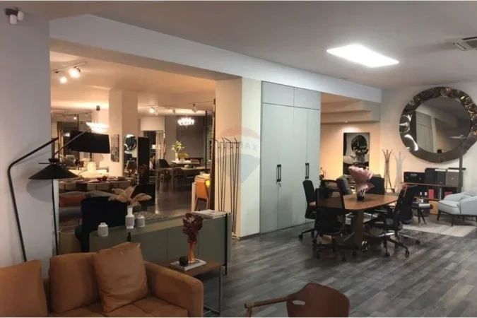 Tirane, shitet ambjent biznesi Kati 0, 656 m² (Bulevardi Bajram Curri)