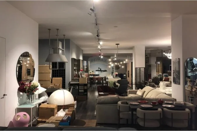 Tirane, shitet ambjent biznesi Kati 0, 656 m² (Bulevardi Bajram Curri)