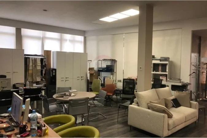 Tirane, shitet ambjent biznesi Kati 0, 656 m² (Bulevardi Bajram Curri)