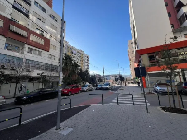 Tirane, shes apartament 2+1+Ballkon Kati 5, 96 m² 120.000 € (Yzberisht)