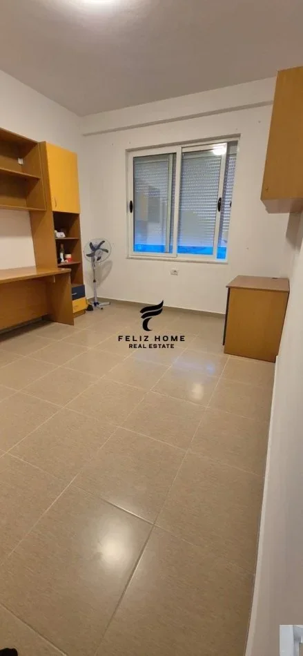 Tirane, jepet me qera apartament 2+1 Kati 4, 95 m² 500 € (SELITE)