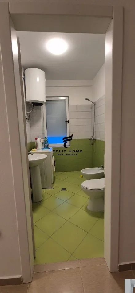 Tirane, jepet me qera apartament 2+1 Kati 4, 95 m² 500 € (SELITE)