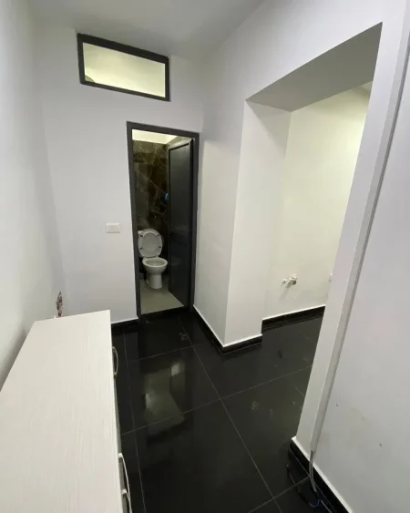 Shqiperi, jepet me qera Kati 0, 24 m² 450 € (prane stacionit te trenit)