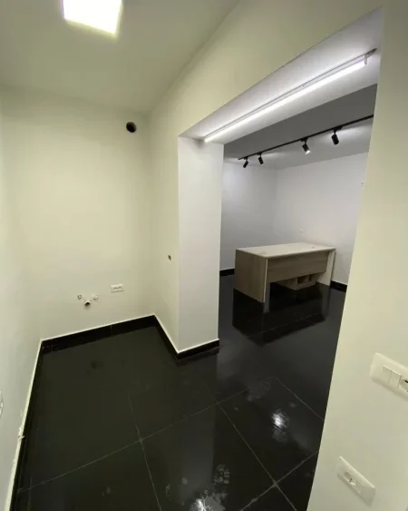 Shqiperi, jepet me qera Kati 0, 24 m² 450 € (prane stacionit te trenit)