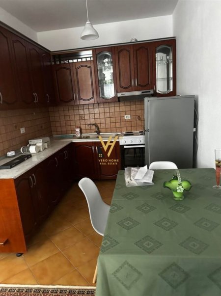 Tirane, jepet me qera hyrje e nje vile private 2+1+Ballkon Kati 3, 90 m² 410 € (YZBERISHT)