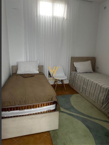 Tirane, jepet me qera hyrje e nje vile private 2+1+Ballkon Kati 3, 90 m² 410 € (YZBERISHT)