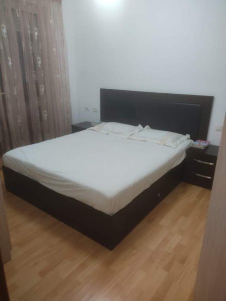 Tirane, jepet me qera apartament 2+1 Kati 1, 88 m² 450 Euro