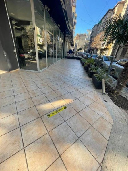 Tirane, jepet me qera lokal Kati 0, 200 m² 1.000  (Bulevardi Bajram Curri)
