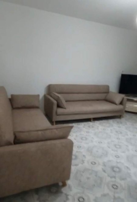 Tirane, jepet me qera 1+1 Kati 3, 60 m² 350 €