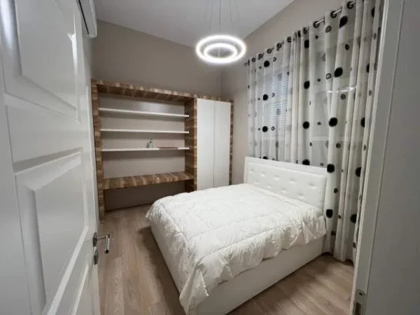 Tirane, jepet me qera Vile 2 Katshe Kati 2, 850 m² 4.000 Euro (Rezidenca Rolling Hill)