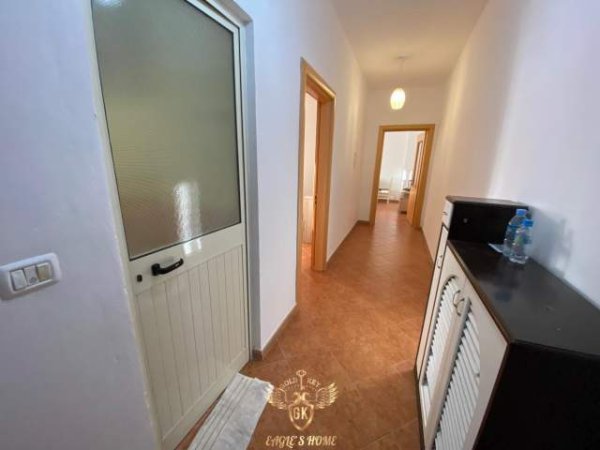 Durres, jepet me qera apartament 1+1+BLK Kati 9, 75 m² 300 Euro (Poliklinka Qendrore,Durres)