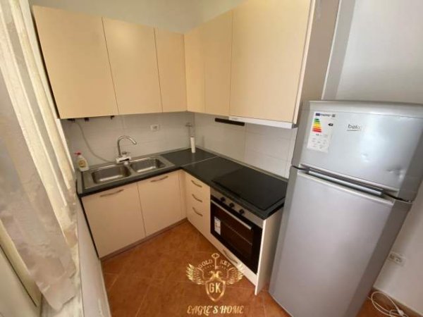 Durres, jepet me qera apartament 1+1+BLK Kati 9, 75 m² 300 Euro (Poliklinka Qendrore,Durres)