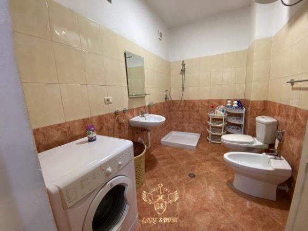 Durres, jepet me qera apartament 1+1+BLK Kati 9, 75 m² 300 Euro (Poliklinka Qendrore,Durres)