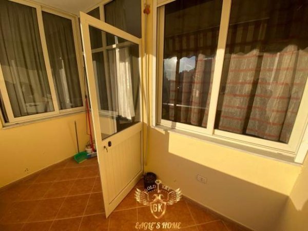 Durres, jepet me qera apartament 1+1+BLK Kati 9, 75 m² 300 Euro (Poliklinka Qendrore,Durres)