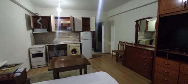 Tirane, jepet me qera garsonier 1+1 Kati 0, 35 m² Leke