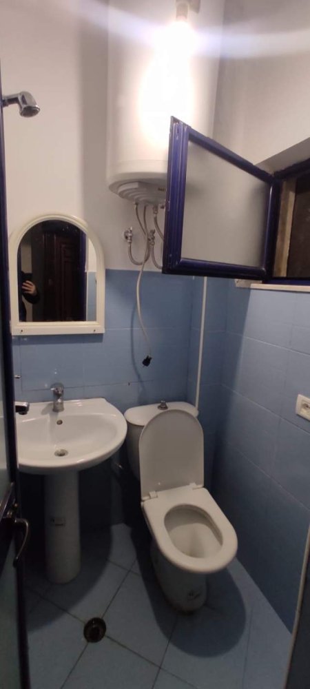 Tirane, jepet me qera garsonier 1+1 Kati 0, 35 m² Leke